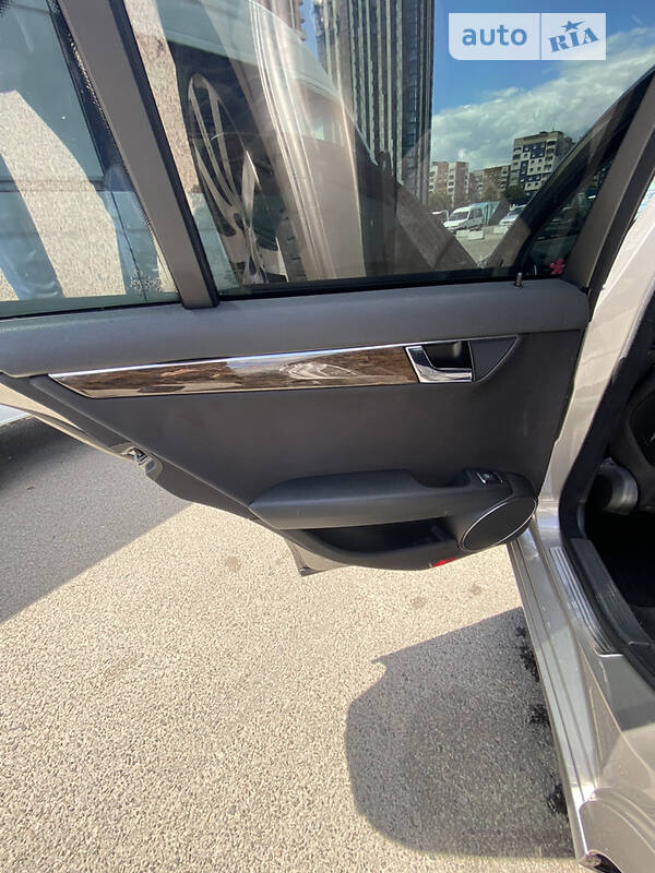 Седан Mercedes-Benz C-Class 2009 в Львове