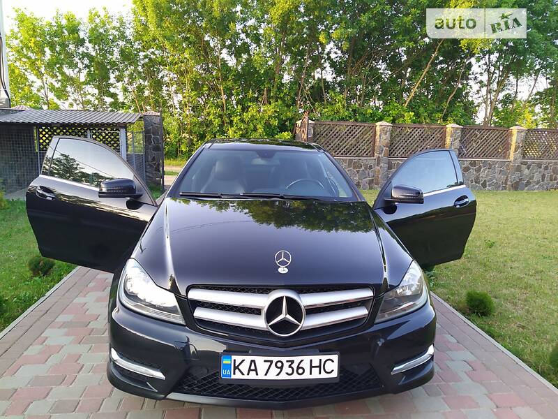 Купе Mercedes-Benz C-Class 2011 в 