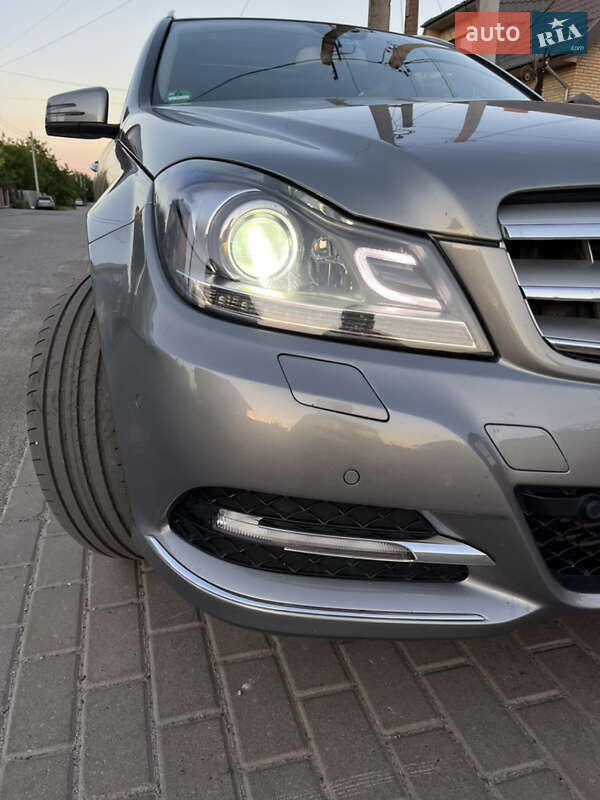 Універсал Mercedes-Benz C-Class 2011 в Луцьку
