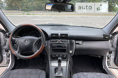 Седан Mercedes-Benz C-Class 2002 в Ровно
