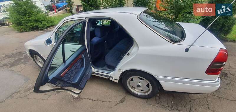 Седан Mercedes-Benz C-Class 1995 в Чернівцях