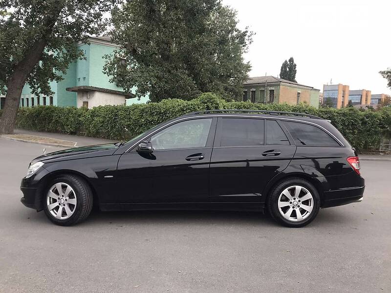 Универсал Mercedes-Benz C-Class 2010 в Днепре