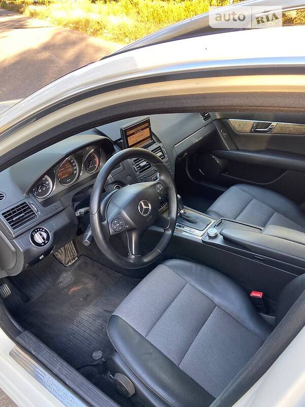 Седан Mercedes-Benz C-Class 2009 в Сумах