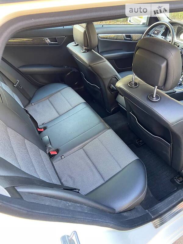 Седан Mercedes-Benz C-Class 2009 в Сумах