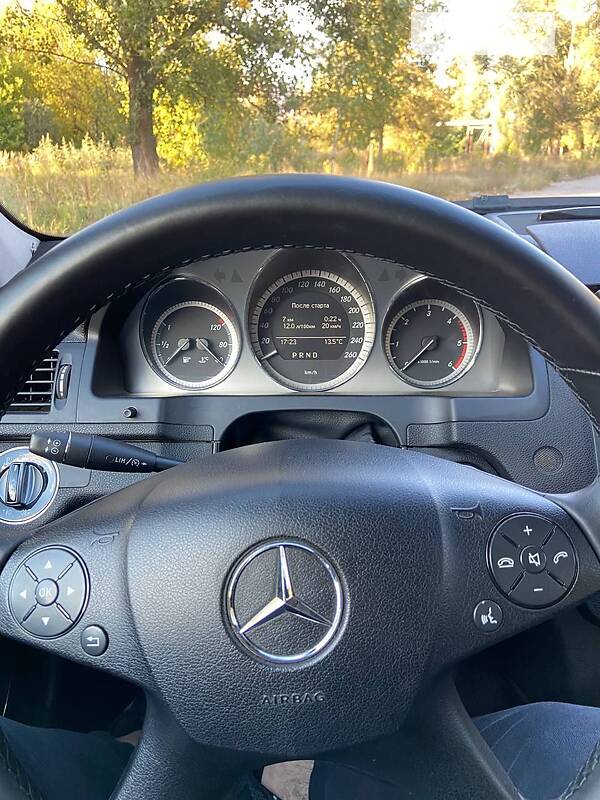 Седан Mercedes-Benz C-Class 2009 в Сумах