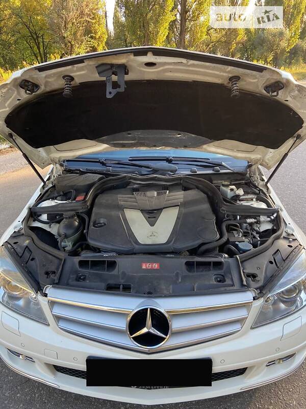 Седан Mercedes-Benz C-Class 2009 в Сумах