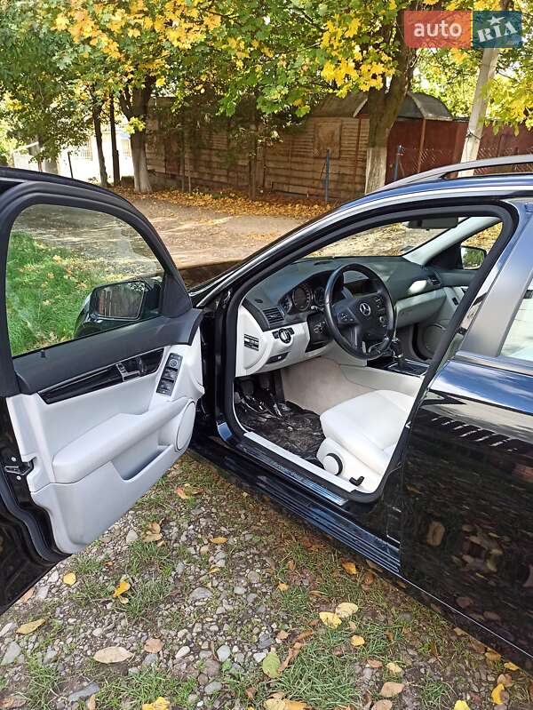 Универсал Mercedes-Benz C-Class 2010 в Черновцах