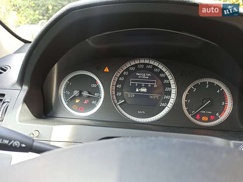 Универсал Mercedes-Benz C-Class 2010 в Черновцах