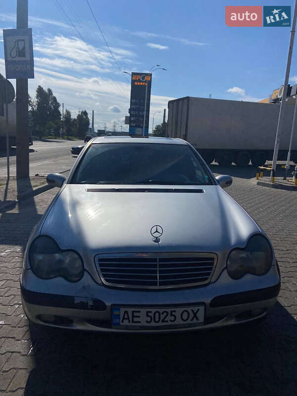 Седан Mercedes-Benz C-Class 2000 в Днепре