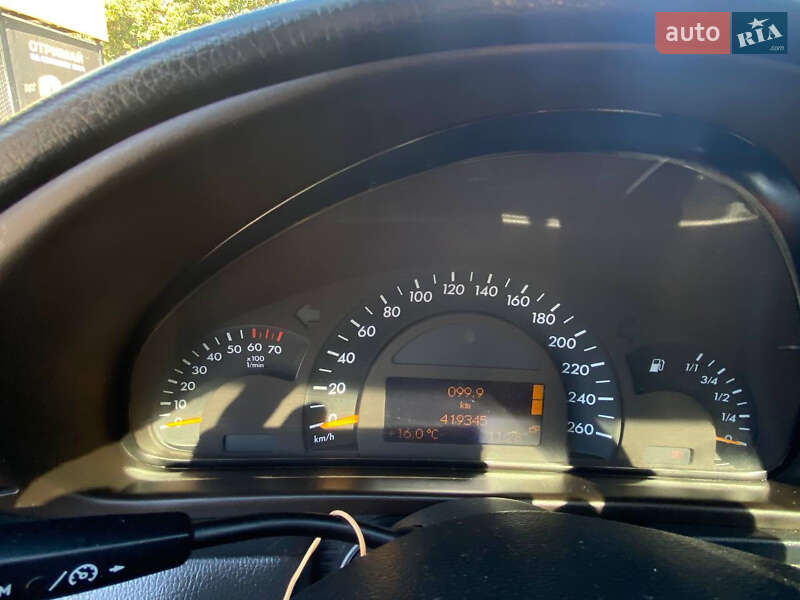Седан Mercedes-Benz C-Class 2000 в Днепре