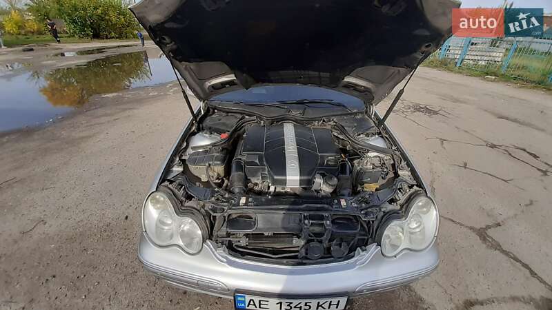 Седан Mercedes-Benz C-Class 2003 в Днепре