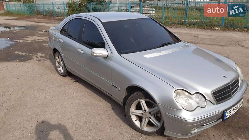 Седан Mercedes-Benz C-Class 2003 в Дніпрі