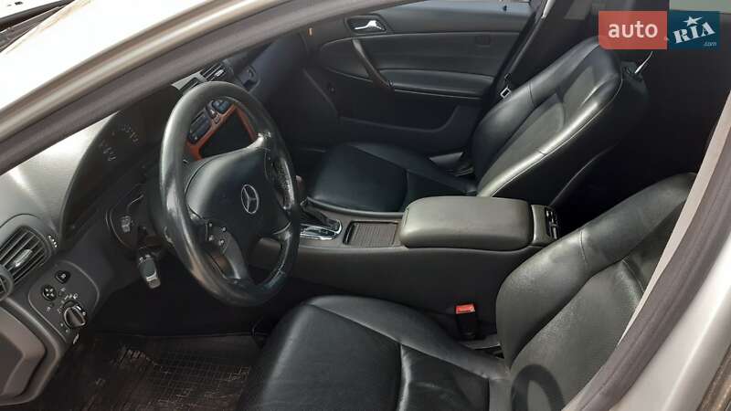 Седан Mercedes-Benz C-Class 2003 в Днепре