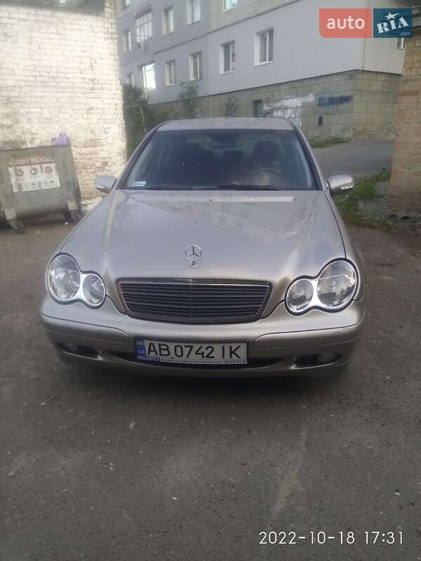Седан Mercedes-Benz C-Class 2004 в Виннице