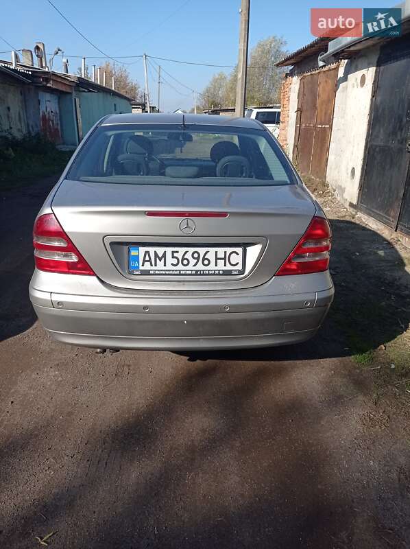 Седан Mercedes-Benz C-Class 2004 в Звягелі