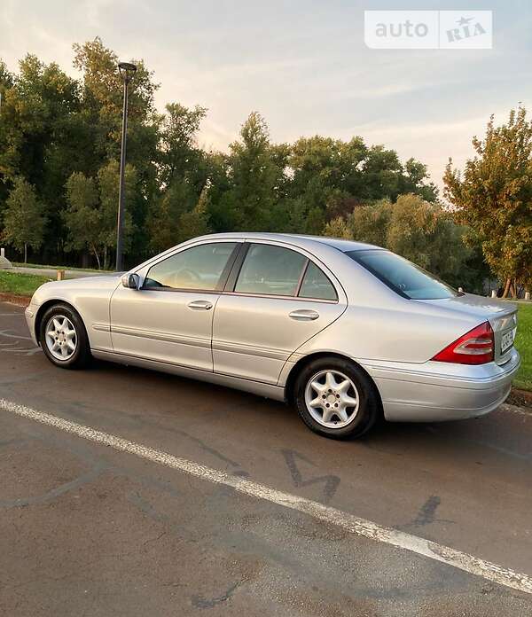 Седан Mercedes-Benz C-Class 2003 в Киеве фото Седан Mercedes-Benz C-Class 2003 в Киеве