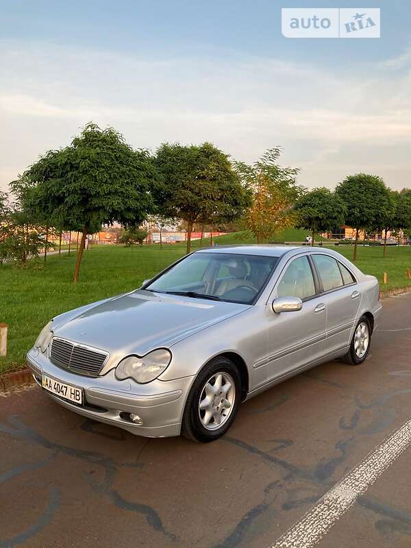 Седан Mercedes-Benz C-Class 2003 в Киеве фото 2 Седан Mercedes-Benz C-Class 2003 в Киеве