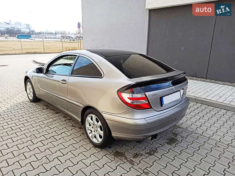 Седан Mercedes-Benz C-Class 2005 в Трускавці
