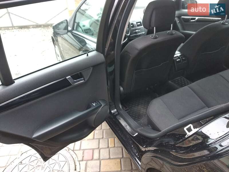 Універсал Mercedes-Benz C-Class 2010 в Царичанці