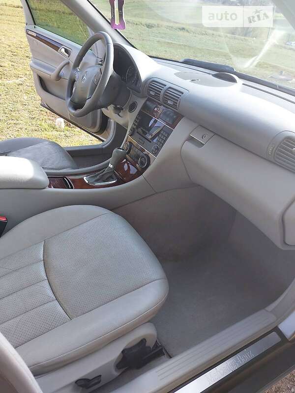 Седан Mercedes-Benz C-Class 2005 в Сваляве