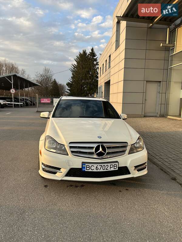 Седан Mercedes-Benz C-Class 2011 в Львове