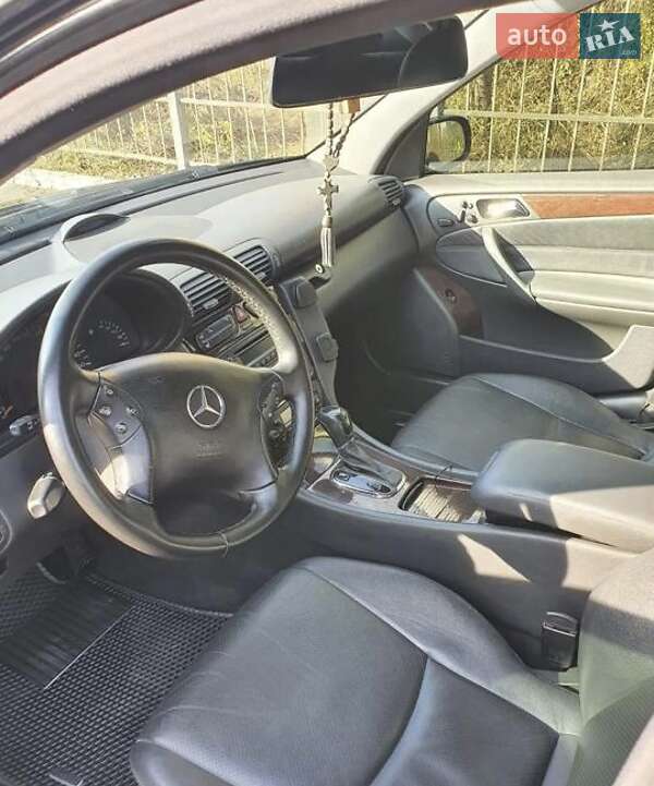 Седан Mercedes-Benz C-Class 2003 в Кривом Роге