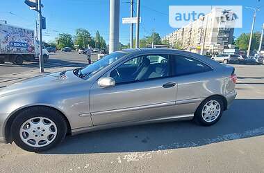 Купе Mercedes-Benz C-Class 2004 в 