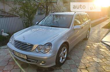 Універсал Mercedes-Benz C-Class 2004 в Чернівцях