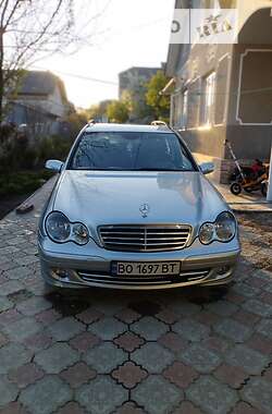 Універсал Mercedes-Benz C-Class 2004 в Чернівцях