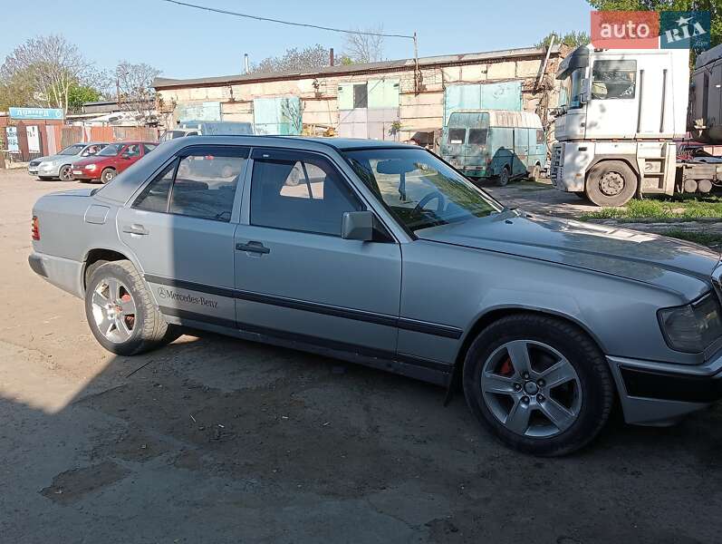 Седан Mercedes-Benz C-Class 1988 в Одессе