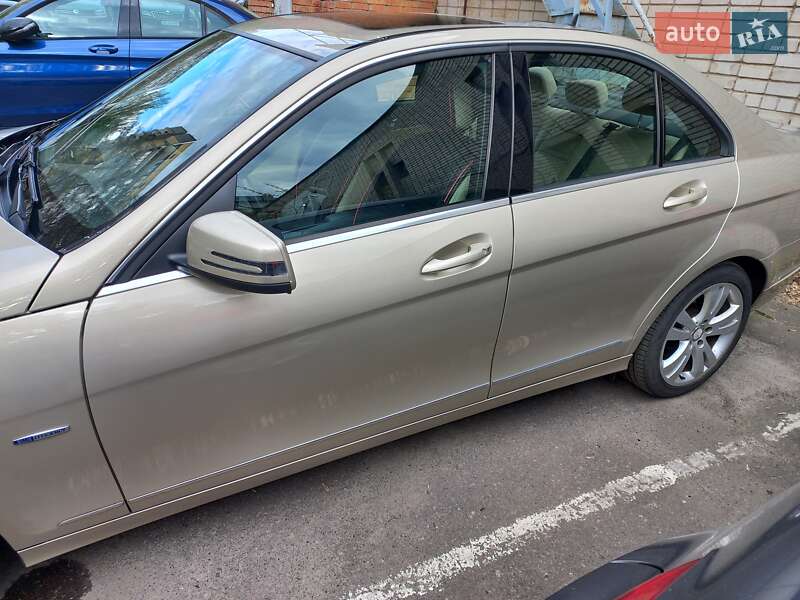 Седан Mercedes-Benz C-Class 2010 в Дніпрі
