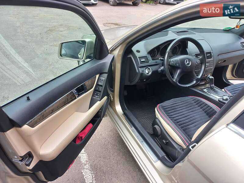 Седан Mercedes-Benz C-Class 2010 в Дніпрі