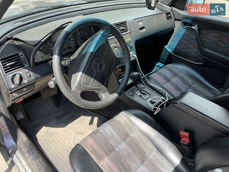 Седан Mercedes-Benz C-Class 1994 в Одессе