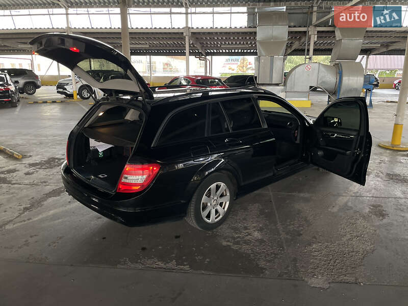 Універсал Mercedes-Benz C-Class 2013 в Вінниці