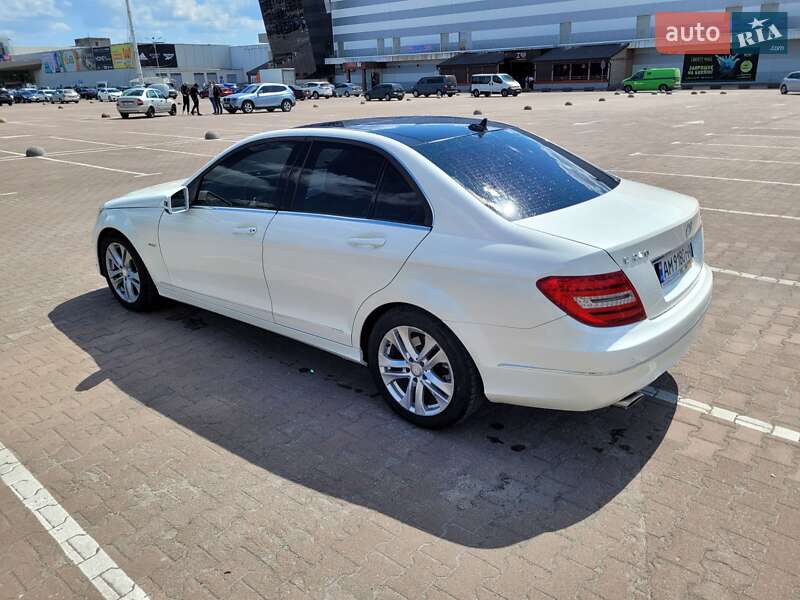 Седан Mercedes-Benz C-Class 2012 в Житомире