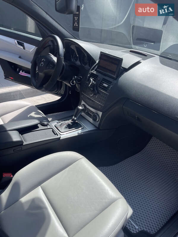 Седан Mercedes-Benz C-Class 2010 в Тернополі