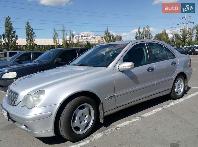 Седан Mercedes-Benz C-Class 2001 в Киеве