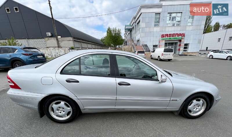 Седан Mercedes-Benz C-Class 2001 в Киеве