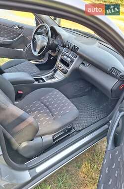 Купе Mercedes-Benz C-Class 2002 в 