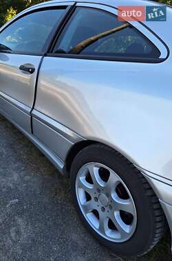 Купе Mercedes-Benz C-Class 2002 в 