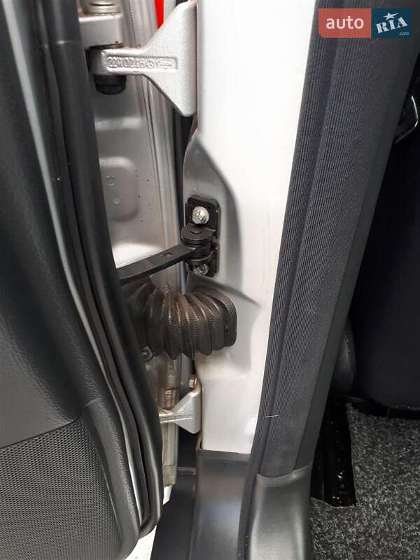 Универсал Mercedes-Benz C-Class 2002 в Новомиргороде фото 31 Универсал Mercedes-Benz C-Class 2002 в Новомиргороде