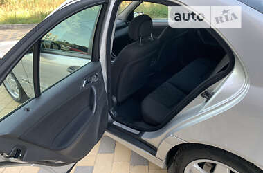 Седан Mercedes-Benz C-Class 2004 в 