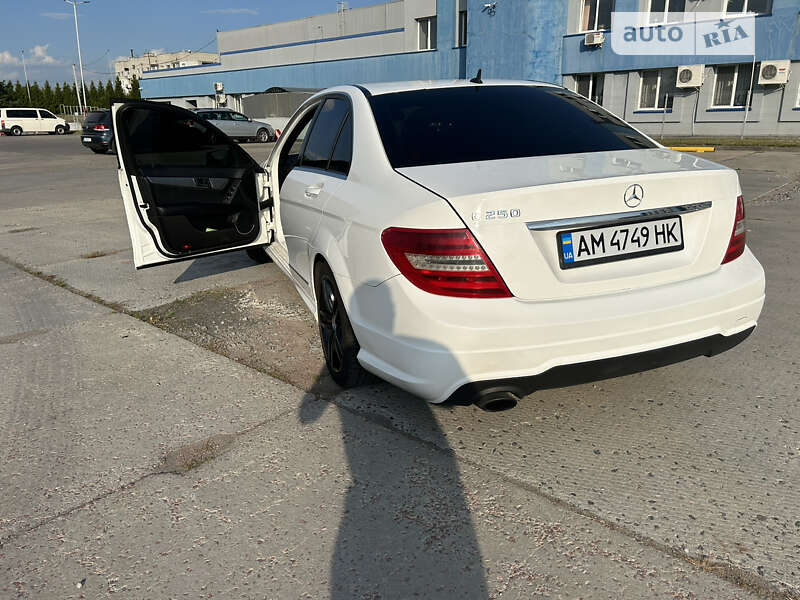 Седан Mercedes-Benz C-Class 2013 в Житомире