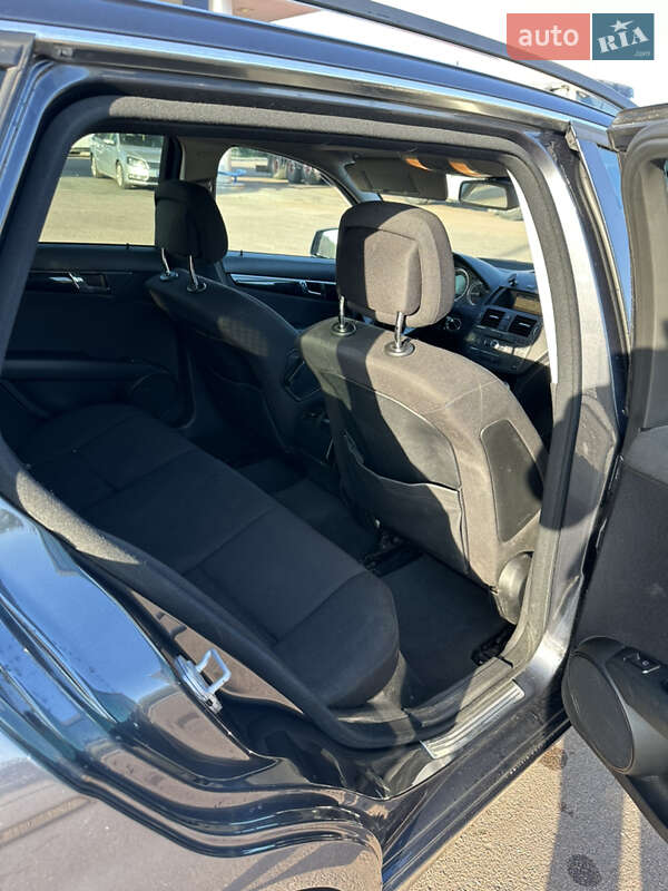 Універсал Mercedes-Benz C-Class 2010 в Львові