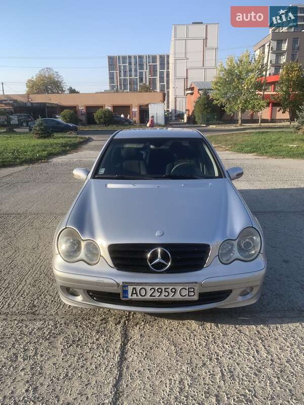 Седан Mercedes-Benz C-Class 2004 в Ужгороде