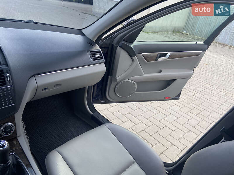 Седан Mercedes-Benz C-Class 2007 в Надвірній фото 22 Седан Mercedes-Benz C-Class 2007 в Надвірній