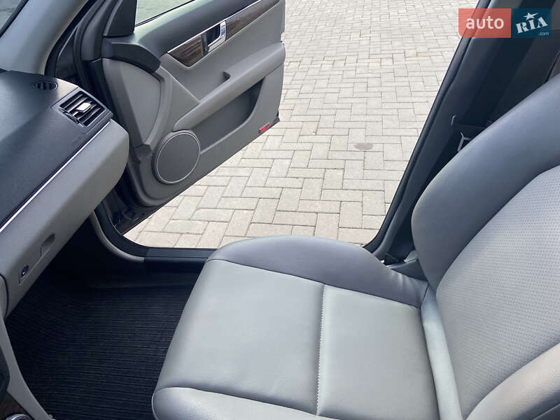 Седан Mercedes-Benz C-Class 2007 в Надвірній фото 26 Седан Mercedes-Benz C-Class 2007 в Надвірній