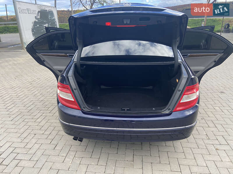 Седан Mercedes-Benz C-Class 2007 в Надвірній фото 41 Седан Mercedes-Benz C-Class 2007 в Надвірній