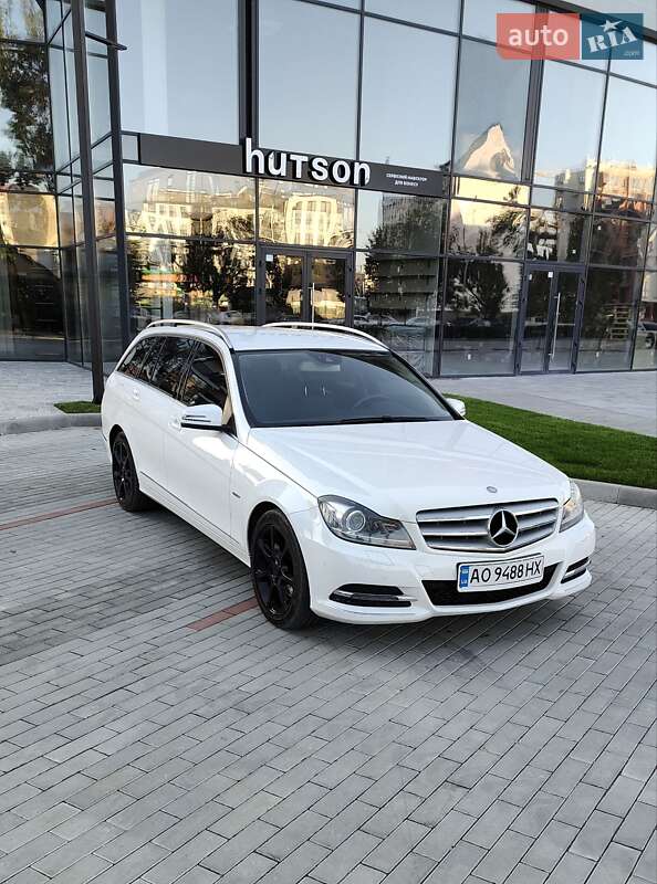 Універсал Mercedes-Benz C-Class 2013 в Ужгороді