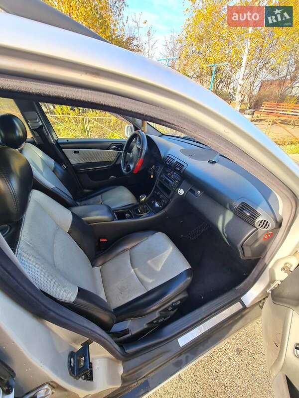 Универсал Mercedes-Benz C-Class 2002 в Киеве